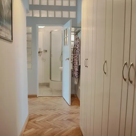 New Stylish For 4 Apartment Warsaw